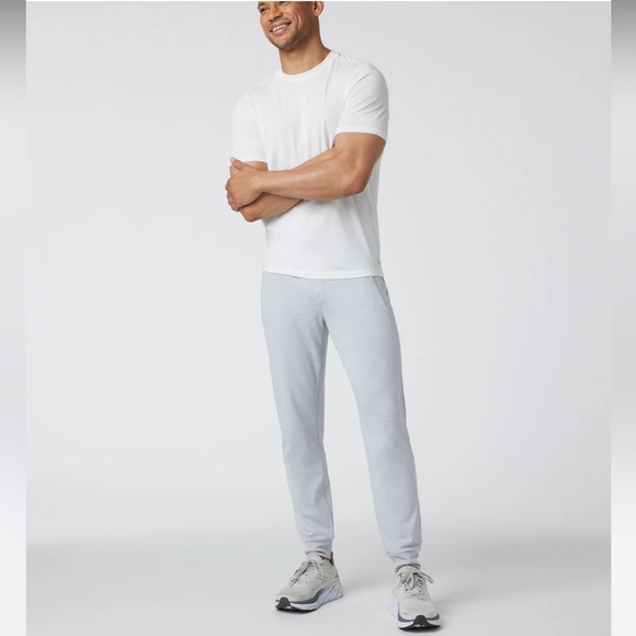 Vuori Men’s Ponto Performance Jogger in platinum heather size XS - Picture 1 of 13
